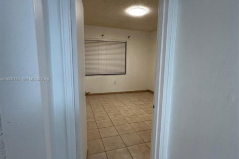 Снять в аренду квартиру в Майами, Флорида 2 спальни, 67.35м2, № 1932262 - фото 12