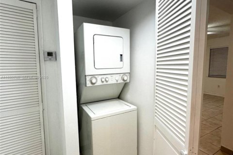 Снять в аренду квартиру в Майами, Флорида 2 спальни, 67.35м2, № 1932262 - фото 11