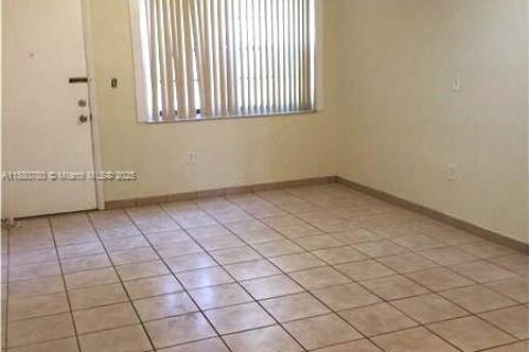 Снять в аренду квартиру в Майами, Флорида 2 спальни, 67.35м2, № 1932262 - фото 8