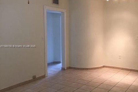 Снять в аренду квартиру в Майами, Флорида 2 спальни, 67.35м2, № 1932262 - фото 7