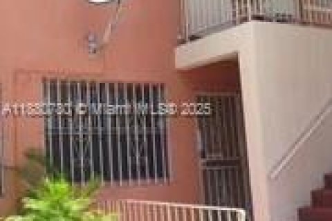 Снять в аренду квартиру в Майами, Флорида 2 спальни, 67.35м2, № 1932262 - фото 1