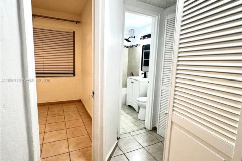 Снять в аренду квартиру в Майами, Флорида 2 спальни, 67.35м2, № 1932262 - фото 14