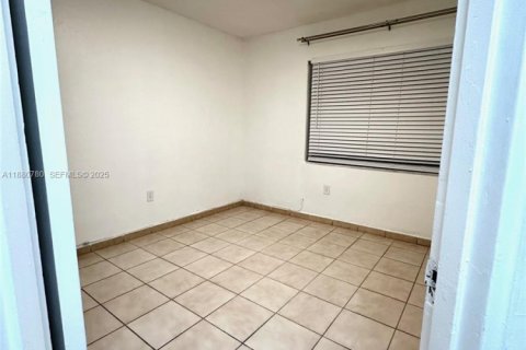 Снять в аренду квартиру в Майами, Флорида 2 спальни, 67.35м2, № 1932262 - фото 15