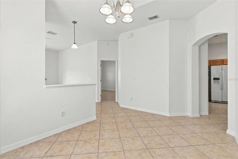 Casa en venta en Oxford, Florida, 3 dormitorios, 131.18 m2 № 2381003 - foto 11