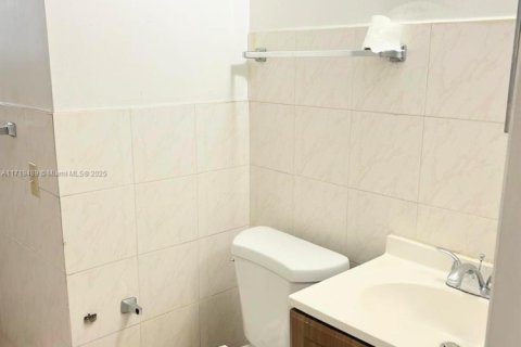 Commercial property in Miami, Florida 162.58 sq.m. № 1937690 - photo 4