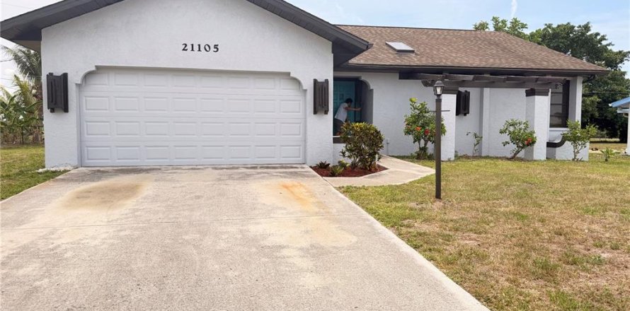 Villa ou maison à Port Charlotte, Floride 3 chambres, 135.27 m2 № 2142557