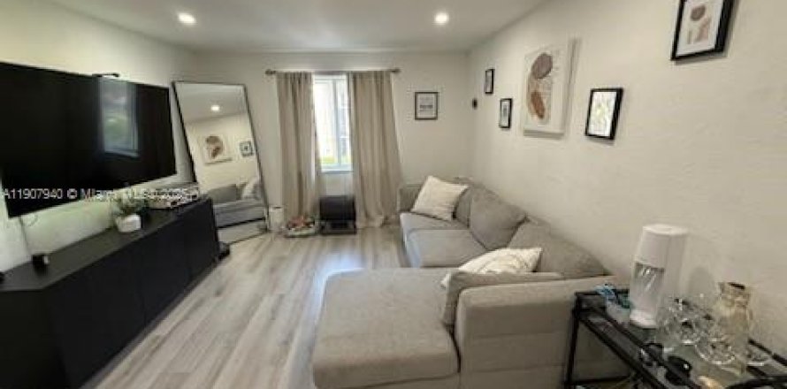 Apartment in Pinecrest, Florida 1 bedroom, 56.39 sq.m. № 1966729