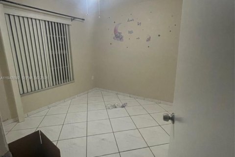 Снять в аренду виллу или дом в Хайалиа Гарденс, Флорида 3 спальни, 108.7м2, № 2003855 - фото 11