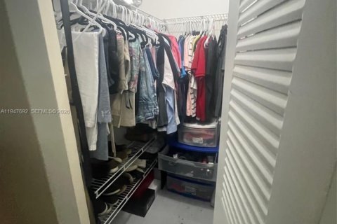 Снять в аренду виллу или дом в Хайалиа Гарденс, Флорида 3 спальни, 108.7м2, № 2003855 - фото 8