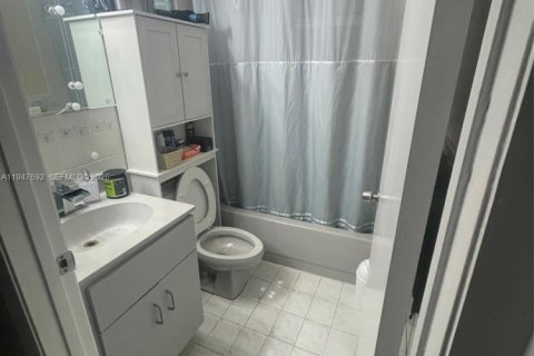 Снять в аренду виллу или дом в Хайалиа Гарденс, Флорида 3 спальни, 108.7м2, № 2003855 - фото 12