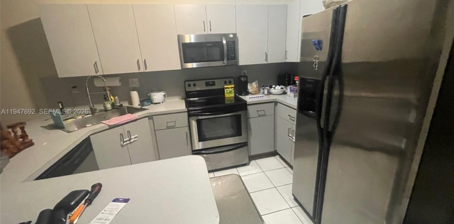 Дом в Хайалиа Гарденс, Флорида 3 спальни, 108.7м2 № 2003855