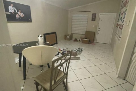 Снять в аренду виллу или дом в Хайалиа Гарденс, Флорида 3 спальни, 108.7м2, № 2003855 - фото 2