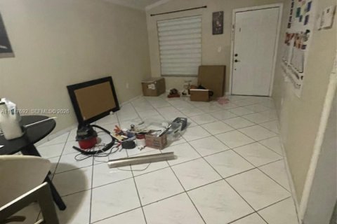 Снять в аренду виллу или дом в Хайалиа Гарденс, Флорида 3 спальни, 108.7м2, № 2003855 - фото 4