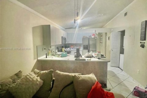 Снять в аренду виллу или дом в Хайалиа Гарденс, Флорида 3 спальни, 108.7м2, № 2003855 - фото 5