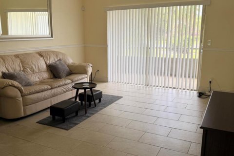 Condo in West Palm Beach, Florida, 2 bedrooms  № 2178710 - photo 5