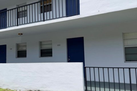Condo in West Palm Beach, Florida, 2 bedrooms  № 2178710