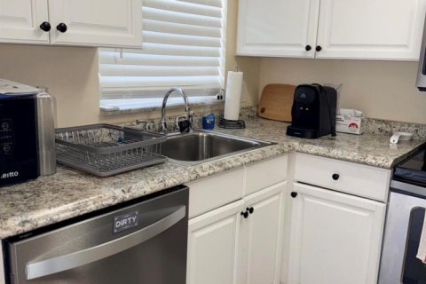 Condo in West Palm Beach, Florida, 2 bedrooms  № 2178710 - photo 3
