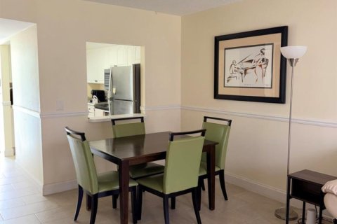 Condo in West Palm Beach, Florida, 2 bedrooms  № 2178710 - photo 4
