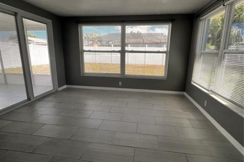 Villa ou maison à louer à Port Richey, Floride: 2 chambres, 94.48 m2 № 2402856 - photo 10