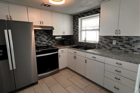 Villa ou maison à louer à Port Richey, Floride: 2 chambres, 94.48 m2 № 2402856 - photo 5
