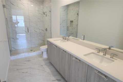 Adosado en venta en Miami, Florida, 4 dormitorios № 1938124 - foto 19