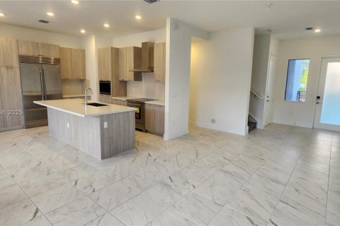 Adosado en venta en Miami, Florida, 4 dormitorios № 1938124 - foto 5