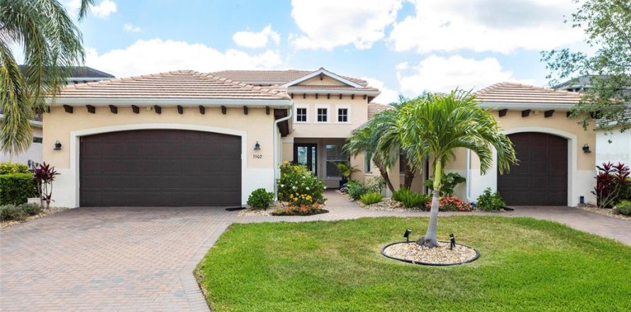 House in Bradenton, Florida 3 bedrooms, 321.44 sq.m. № 1734845