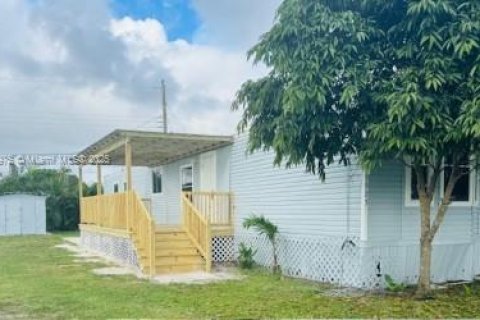 Снять в аренду квартиру в Уэст-Палм-Бич, Флорида 2 спальни, 87.24м2, № 1954979 - фото 2