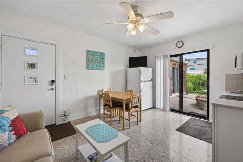 Condo in Venice, Florida, 1 bedroom № 2211058 - photo 6