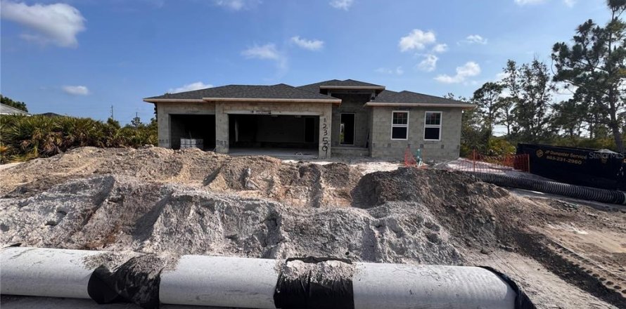 House in Port Charlotte, Florida 3 bedrooms, 154.5 sq.m. № 1744142
