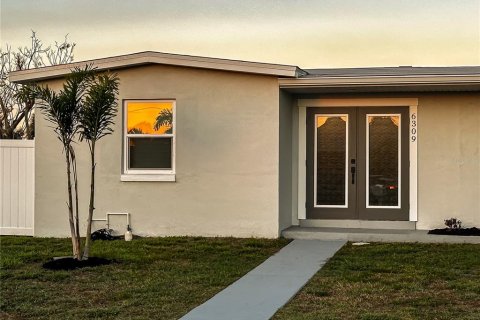 Villa ou maison à vendre à North Port, Floride: 2 chambres, 100.71 m2 № 2097399 - photo 3