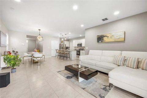 House in Davenport, Florida 5 bedrooms, 234.3 sq.m. № 1750804 - photo 11