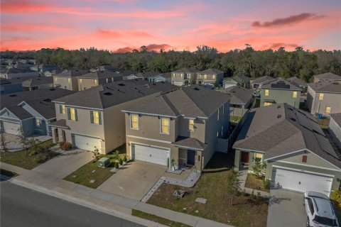 House in Davenport, Florida 5 bedrooms, 234.3 sq.m. № 1750804 - photo 2