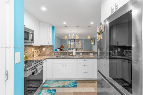 Condo in Margate, Florida, 2 bedrooms  № 2003233 - photo 4