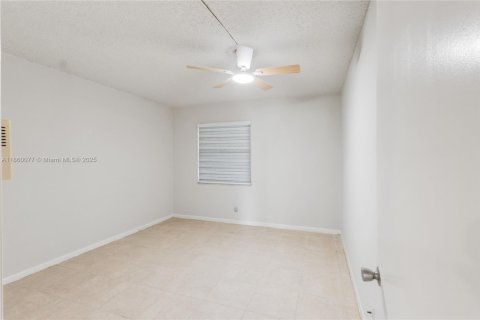 Condominio en venta en Pembroke Pines, Florida, 2 dormitorios, 88.54 m2 № 1892096 - foto 10