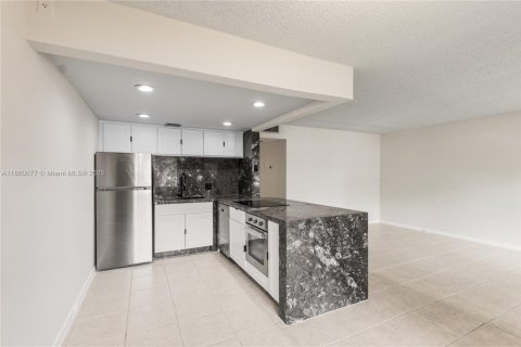 Condominio en venta en Pembroke Pines, Florida, 2 dormitorios, 88.54 m2 № 1892096 - foto 4
