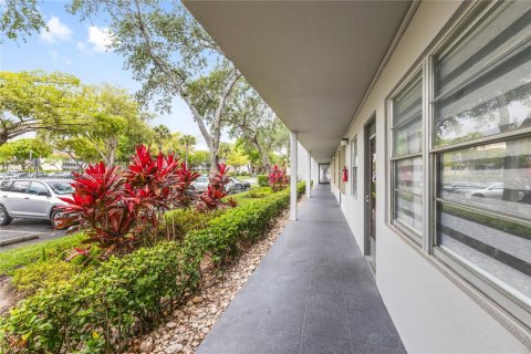 Condominio en venta en Pembroke Pines, Florida, 2 dormitorios, 88.54 m2 № 1892096 - foto 2