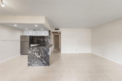 Condominio en venta en Pembroke Pines, Florida, 2 dormitorios, 88.54 m2 № 1892096 - foto 5
