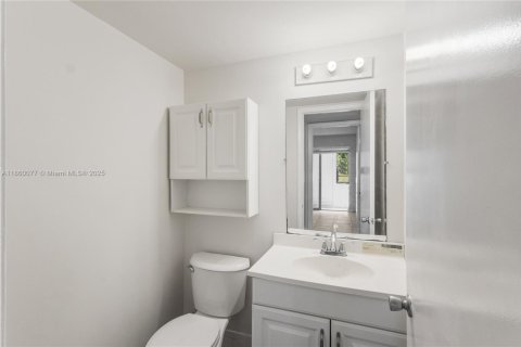 Condominio en venta en Pembroke Pines, Florida, 2 dormitorios, 88.54 m2 № 1892096 - foto 11