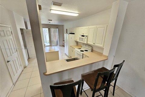 Touwnhouse à vendre à Riviera Beach, Floride: 3 chambres, 122.45 m2 № 2293272 - photo 4