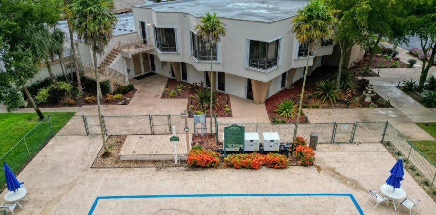 Condominio en Pembroke Pines, Florida, 2 dormitorios № 1226778