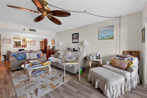 Condominio en venta en Indian Rocks Beach, Florida, 2 dormitorios, 118.45 m2 № 2322894 - foto 5