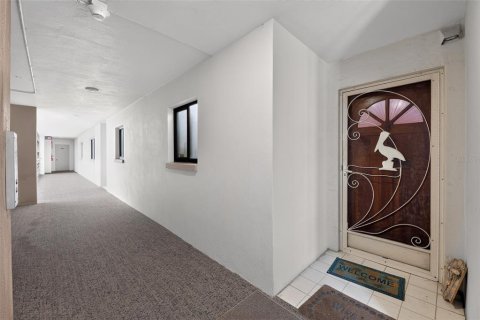 Condominio en venta en Indian Rocks Beach, Florida, 2 dormitorios, 118.45 m2 № 2322894 - foto 2