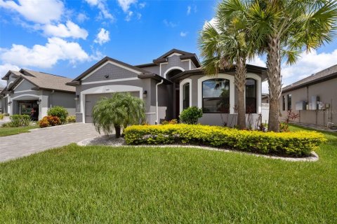 House in Wesley Chapel, Florida 4 bedrooms, 229.84 sq.m. № 1836990 - photo 2
