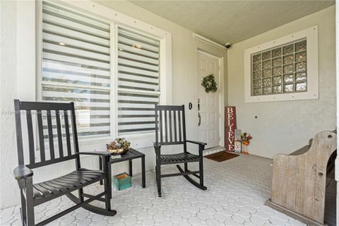 Casa en venta en Pembroke Pines, Florida, 3 dormitorios, 184.97 m2 № 1974312 - foto 8