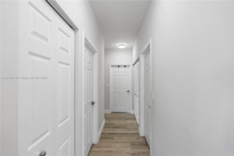 Casa en venta en Pembroke Pines, Florida, 3 dormitorios, 184.97 m2 № 1974312 - foto 30