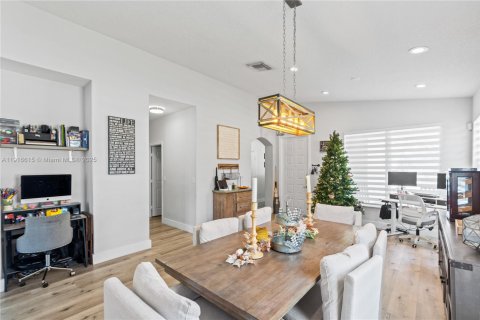 Casa en venta en Pembroke Pines, Florida, 3 dormitorios, 184.97 m2 № 1974312 - foto 10