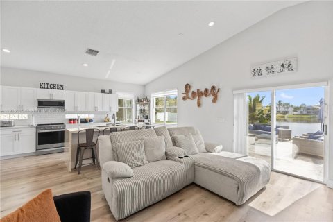 Casa en venta en Pembroke Pines, Florida, 3 dormitorios, 184.97 m2 № 1974312 - foto 14