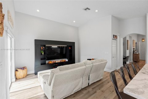 Casa en venta en Pembroke Pines, Florida, 3 dormitorios, 184.97 m2 № 1974312 - foto 26