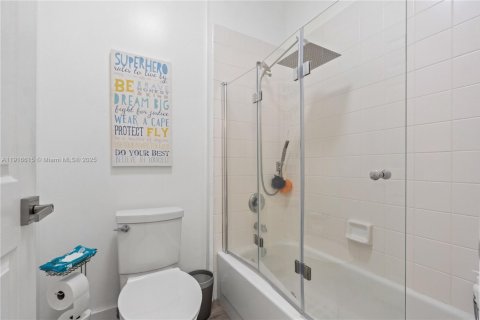 Casa en venta en Pembroke Pines, Florida, 3 dormitorios, 184.97 m2 № 1974312 - foto 27